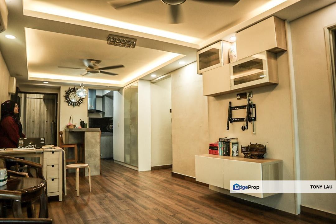 FULLY RENOVATED!  | NICE VIEW & BRICK FACADE  | 3-Bed + 2 Parking Pangsapuri Alam Budiman U10 Shah Alam, Selangor, Shah Alam