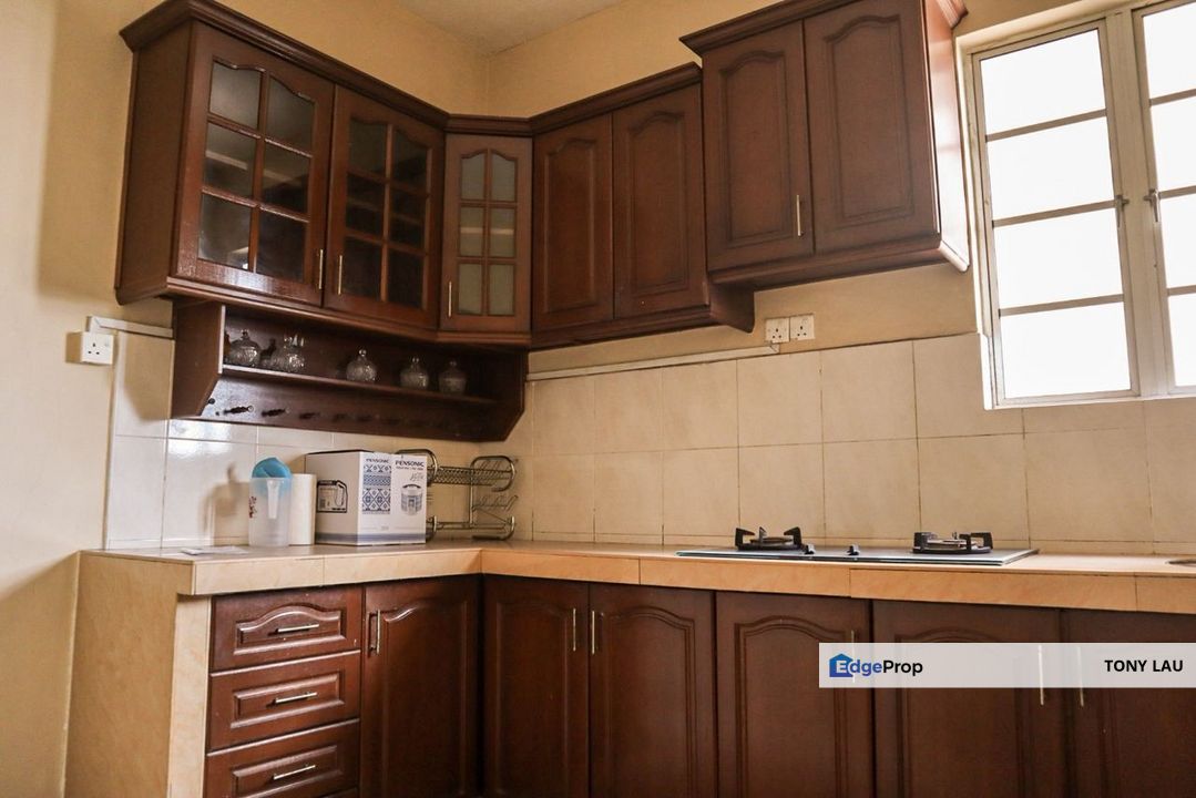 THE MOST BEAUTIFUL UNIT! Free Furniture Kristal Condo Seksyen 7, Shah Alam, Selangor, Shah Alam