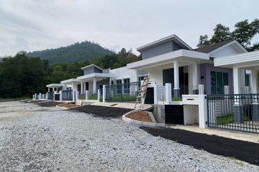 VILLA IDAMAN TANAH HITAM, CHEMOR