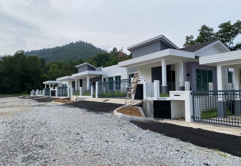 VILLA IDAMAN TANAH HITAM, CHEMOR