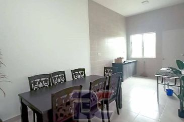 VILLA IDAMAN TANAH HITAM, CHEMOR