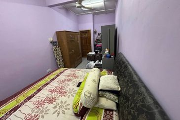 2 storey terrace fully extended below market value, Taman Melawati!!