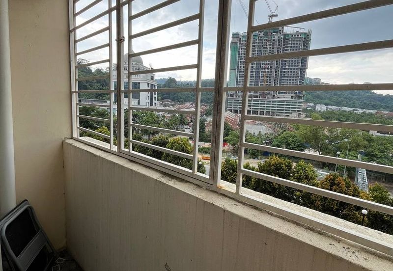 Residensi Bistaria, Ukay Bistari