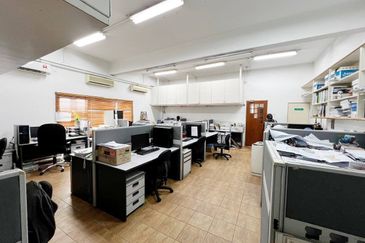 END LOT (UNIT TEPI) GROUND FLOOR @ PERSIARAN ZAABA TAMAN TUN DR ISMAIL KUALA LUMPUR 