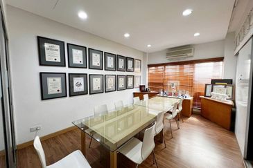 END LOT (UNIT TEPI) GROUND FLOOR @ PERSIARAN ZAABA TAMAN TUN DR ISMAIL KUALA LUMPUR 