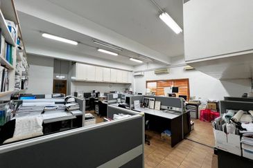 END LOT (UNIT TEPI) GROUND FLOOR @ PERSIARAN ZAABA TAMAN TUN DR ISMAIL KUALA LUMPUR 