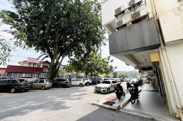 END LOT (UNIT TEPI) GROUND FLOOR @ PERSIARAN ZAABA TAMAN TUN DR ISMAIL KUALA LUMPUR 