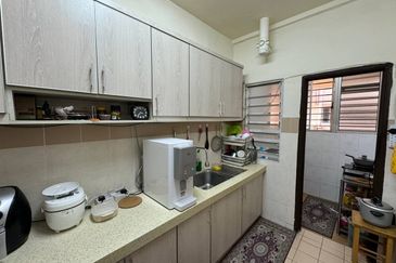 Residensi Bistaria, Ukay Bistari