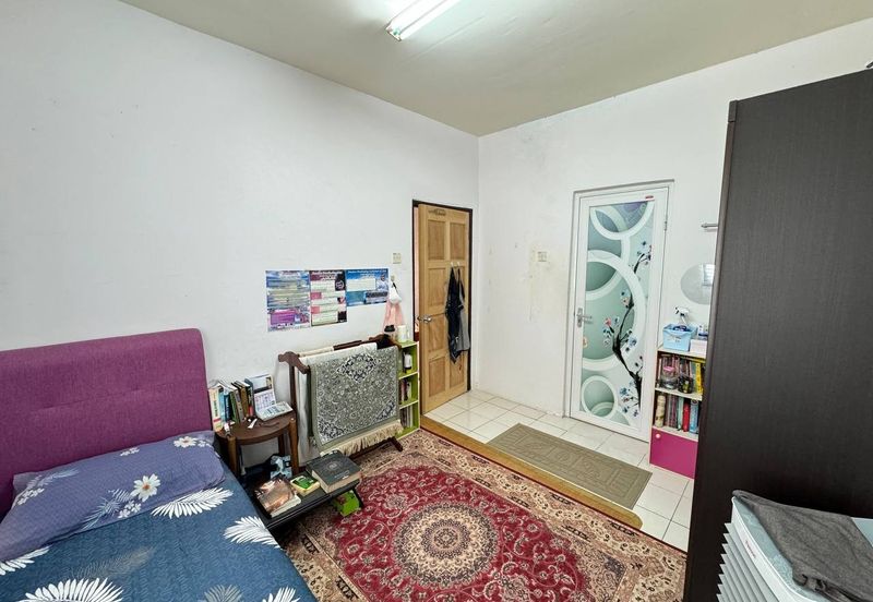 Residensi Bistaria, Ukay Bistari