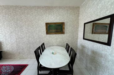 Residensi Bistaria, Ukay Bistari