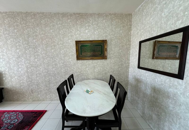 Residensi Bistaria, Ukay Bistari