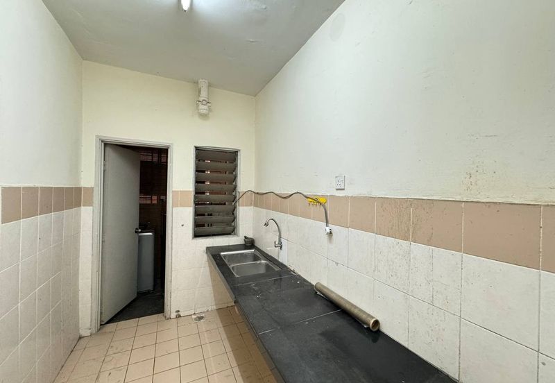 Residensi Bistaria, Ukay Bistari