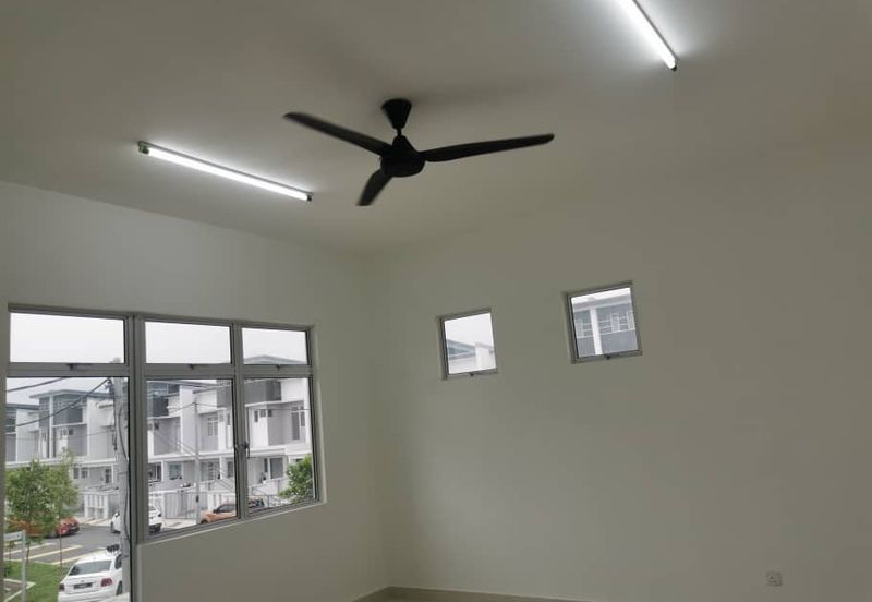 D'Cendana, Bandar Tasik Kesuma, Semenyih - Corner 2-Storey Terrace for Sale 