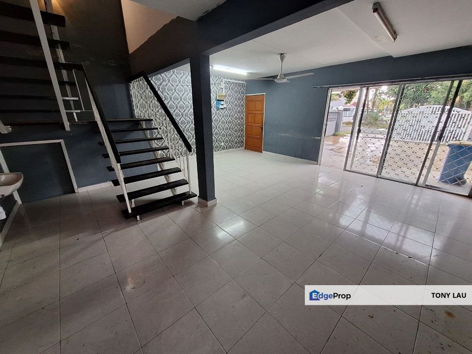 DOUBLE STOREY TERRACE (END LOT) IN TAMAN SERI PUTRA, BANTING – RM390K (Nett), Selangor, Banting