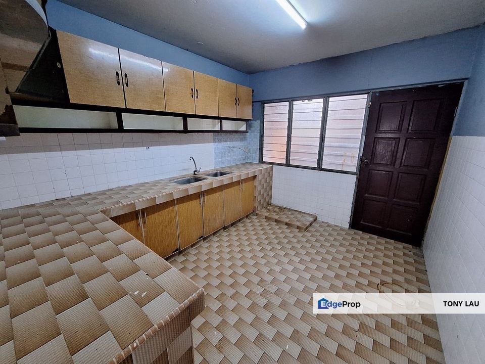 DOUBLE STOREY TERRACE (END LOT) IN TAMAN SERI PUTRA, BANTING – RM390K (Nett), Selangor, Banting