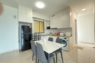 The M @ Medini Macrolink