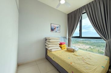 The M @ Medini Macrolink