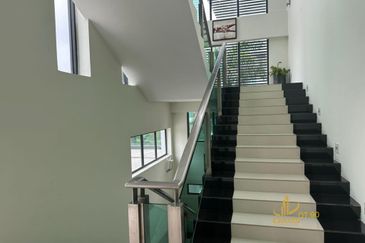 Seksyen 33, Shah Alam