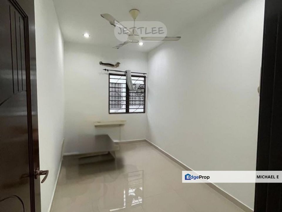 Taman Klang Utama Double Storey Renovated Unit Move In COndition Full Loan Available, Selangor, Klang