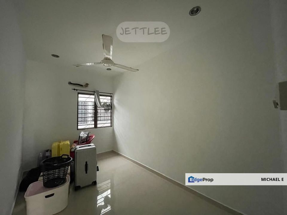 Taman Klang Utama Double Storey Renovated Unit Move In COndition Full Loan Available, Selangor, Klang
