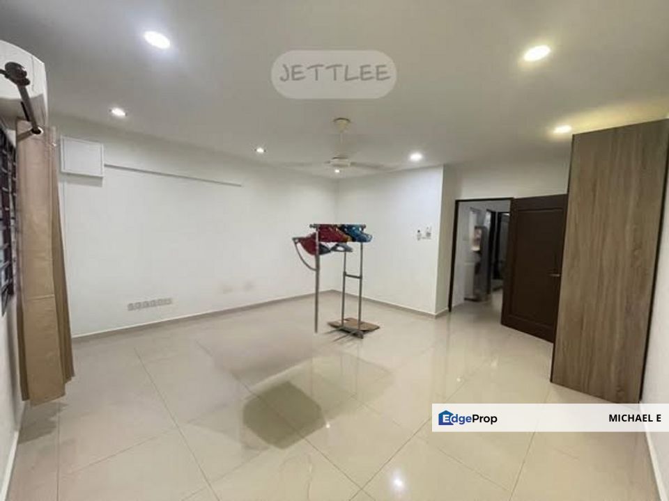 Taman Klang Utama Double Storey Renovated Unit Move In COndition Full Loan Available, Selangor, Klang