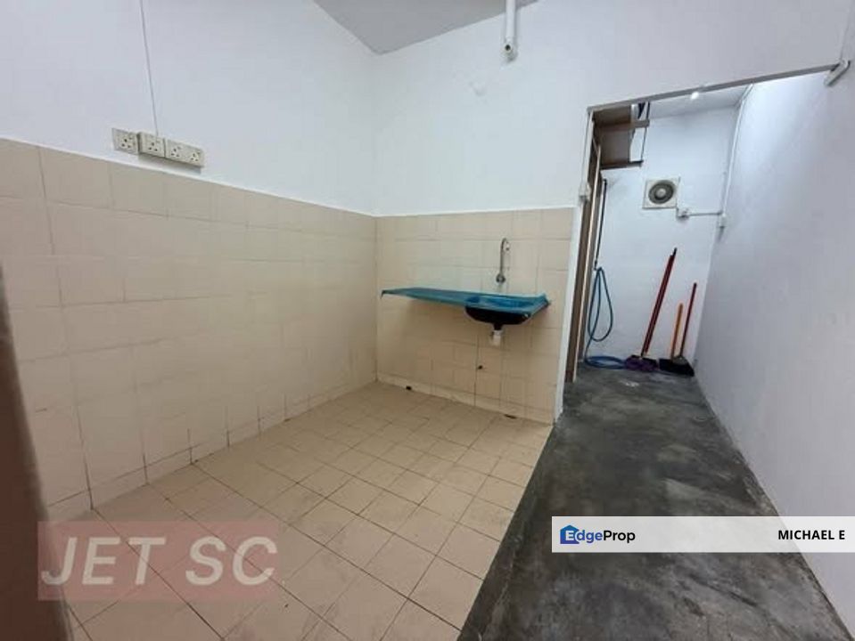 Bandar Bukit Tinggi 2 Klang Low Cost Flat Pangsapuri Full 100% Loan Available Good Condition, Selangor, Port Klang