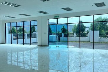 West Port, Pulau Indah