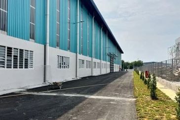 West Port, Pulau Indah