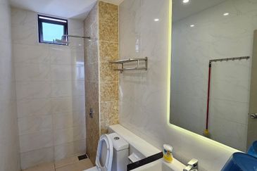 D'Summit Residences @ Kempas Utama