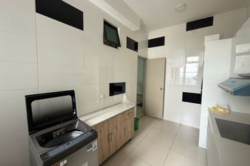 D'Summit Residences @ Kempas Utama