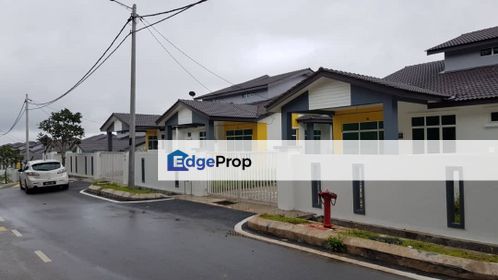 Semi-D House with 5 Bedrooms in Taman Sri Ehsan For Sale Below Market Price, Johor, Kluang