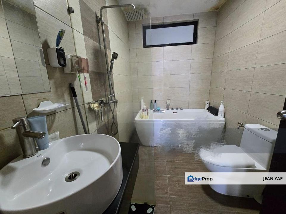 Molek Regency Studio 2 Car Parks, Johor, Johor Bahru