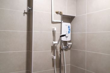 Jalan Straits View 7