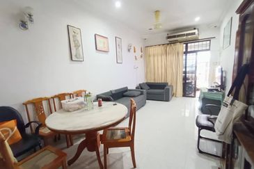 Taman Utama, Pekan Nanas