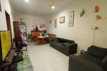 Taman Utama, Pekan Nanas