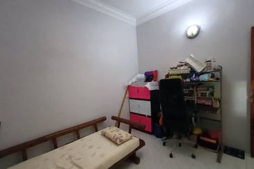 Taman Utama, Pekan Nanas