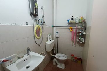 Taman Utama, Pekan Nanas