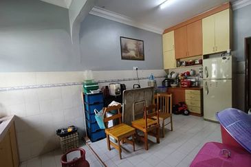 Taman Utama, Pekan Nanas