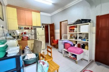 Taman Utama, Pekan Nanas