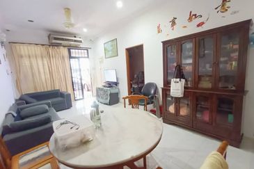 Taman Utama, Pekan Nanas