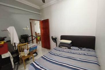 Taman Utama, Pekan Nanas