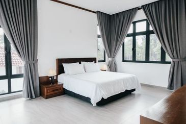 The Country Residency