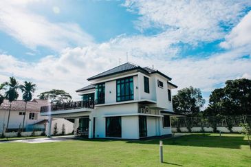 The Country Residency