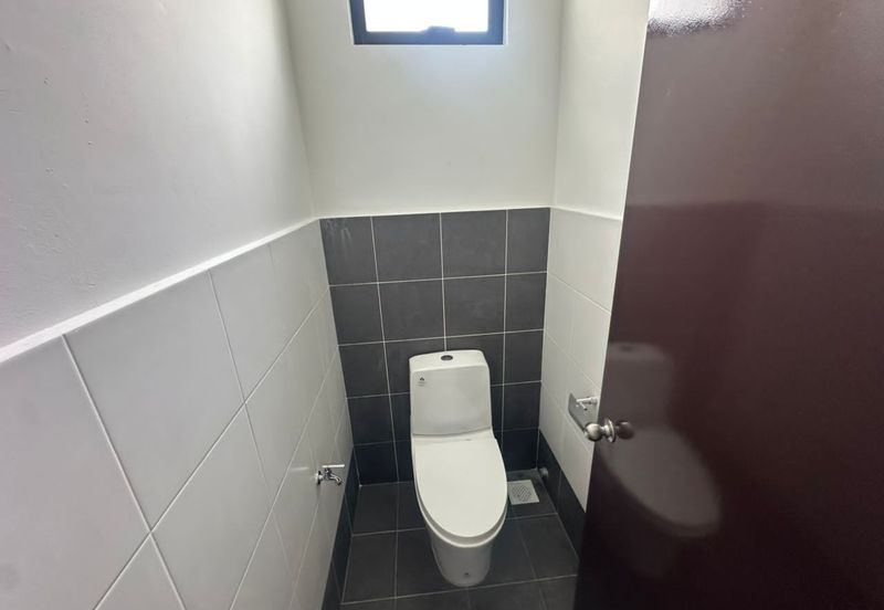 Eco tropic Eco Biz 3 Shoplot for rent