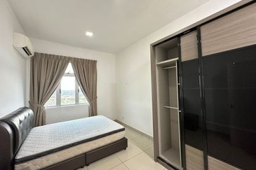 Meridin Bayvue Apartment