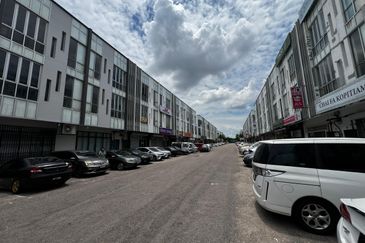 Oasis 2 @ Tropicana Danga Cove