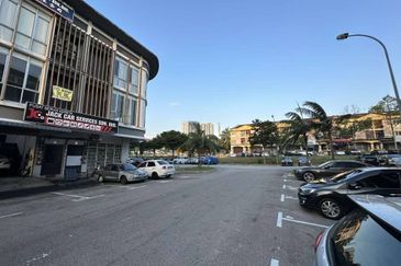 Oasis 2 @ Tropicana Danga Cove