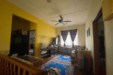 Persisiran Perling 1