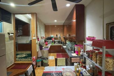 Persisiran Perling 1