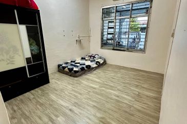 Taman Utama, Pekan Nanas